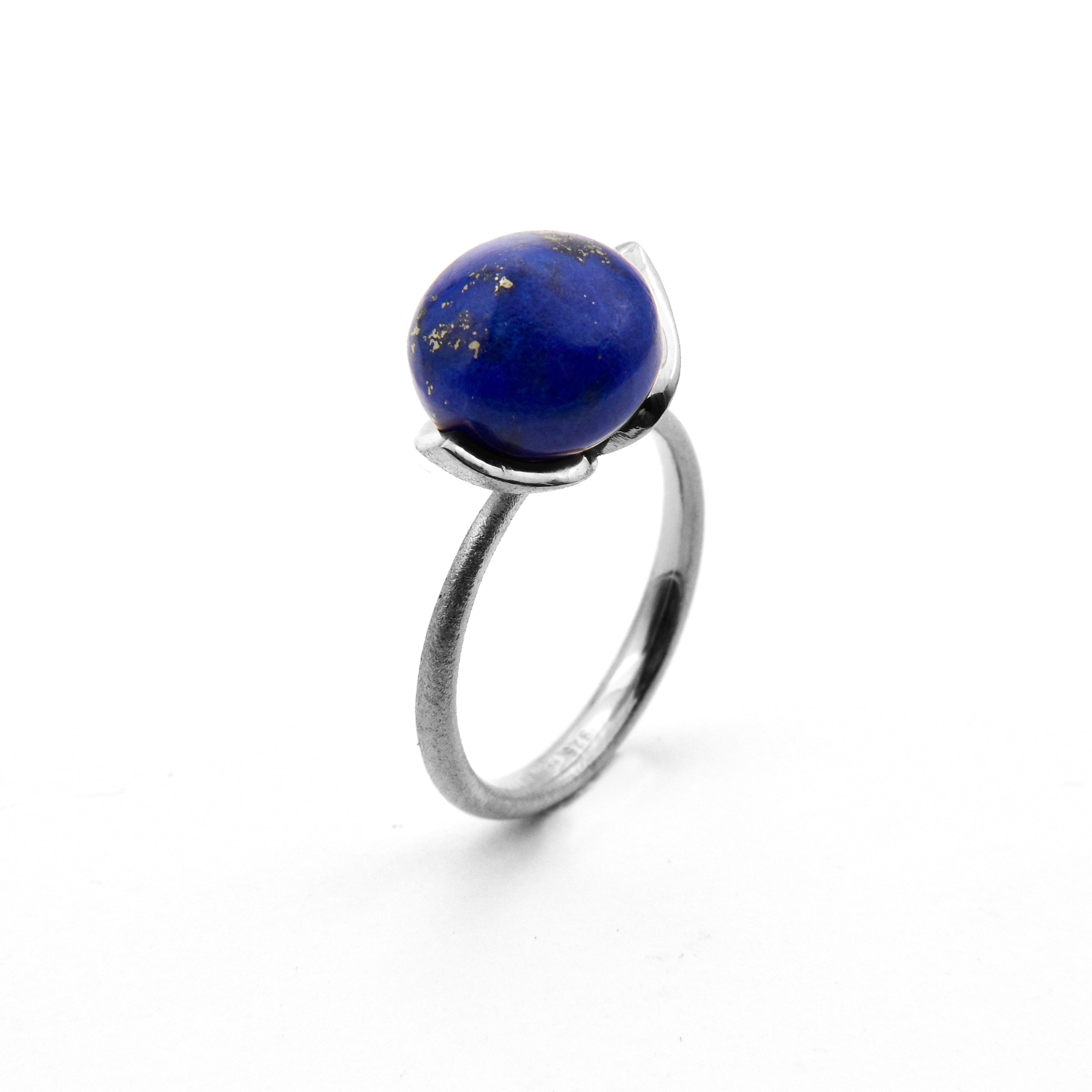 Dolce ring "medium" with lapis lazuli 925/-