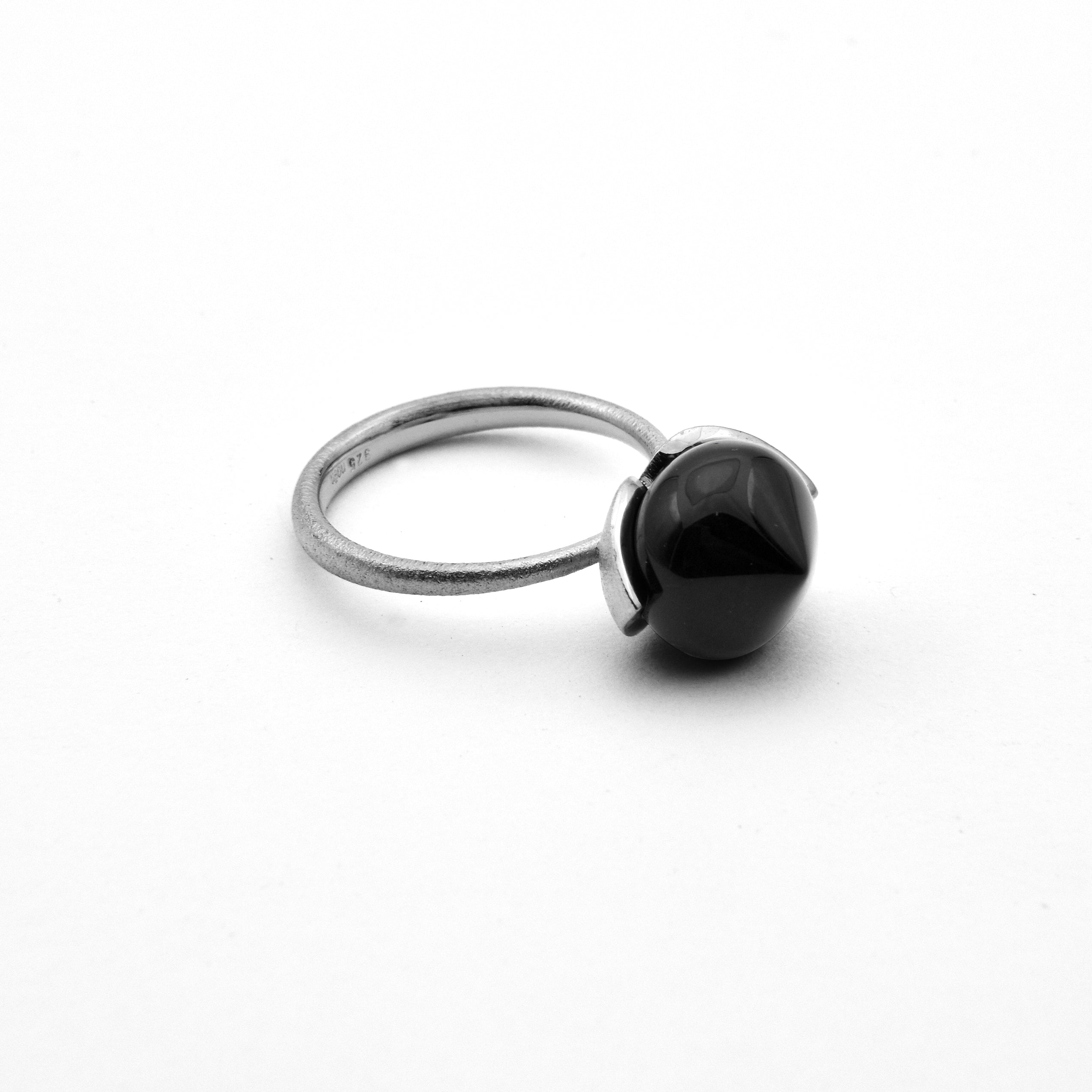 Dolce ring "medium" with Onix 925/-