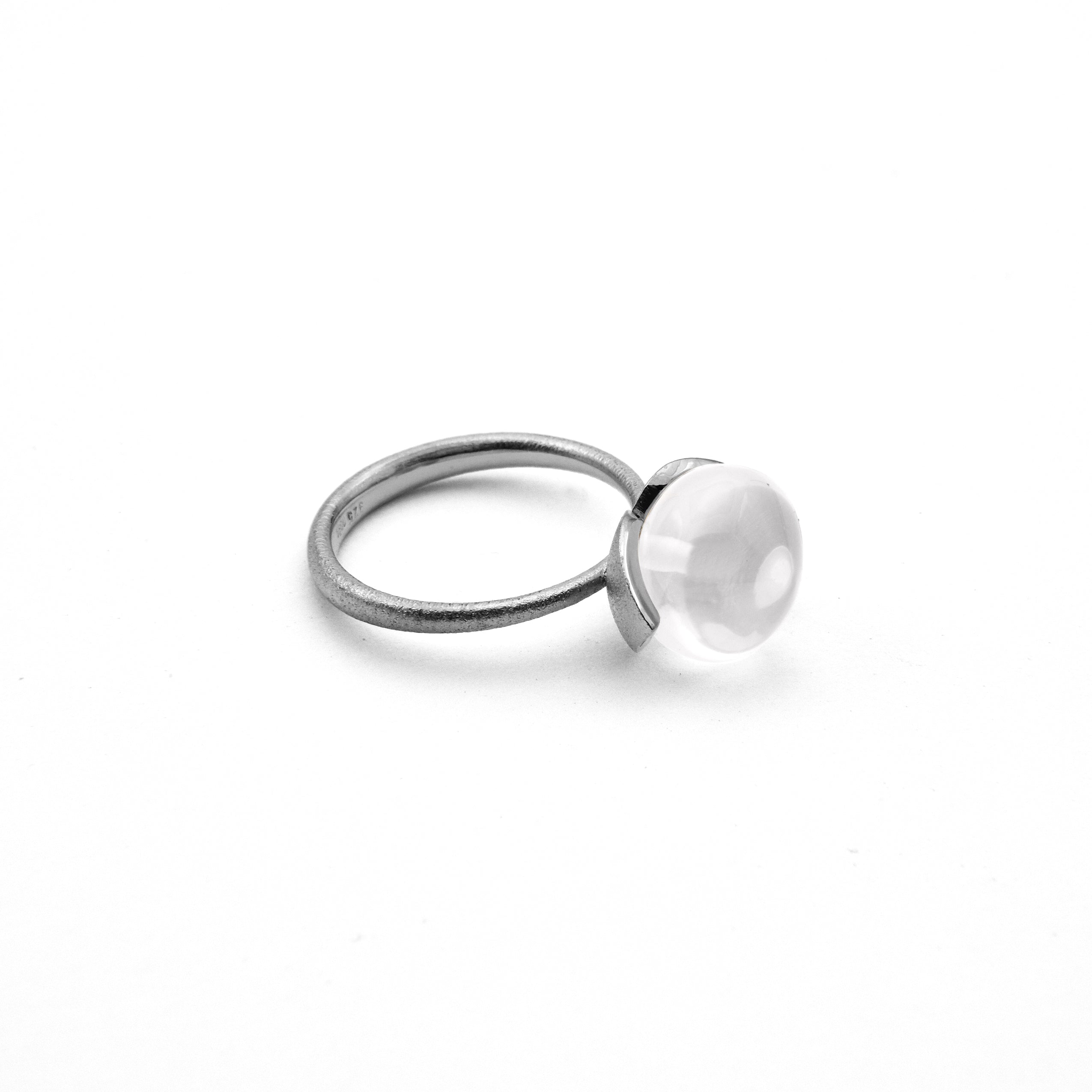Dolce ring "medium" with milky quartz 925/-