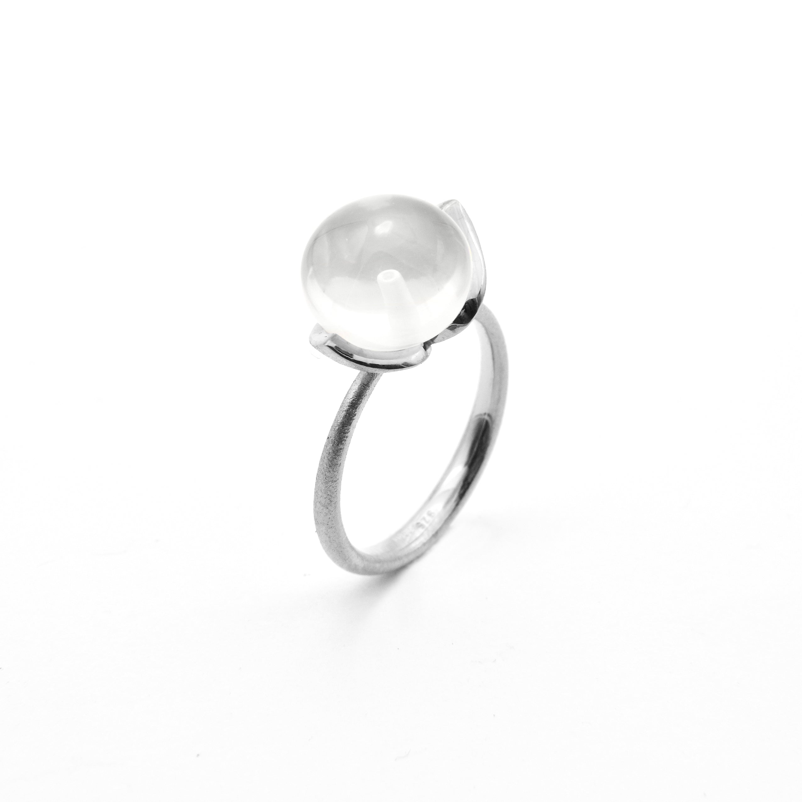Dolce ring "medium" with milky quartz 925/-