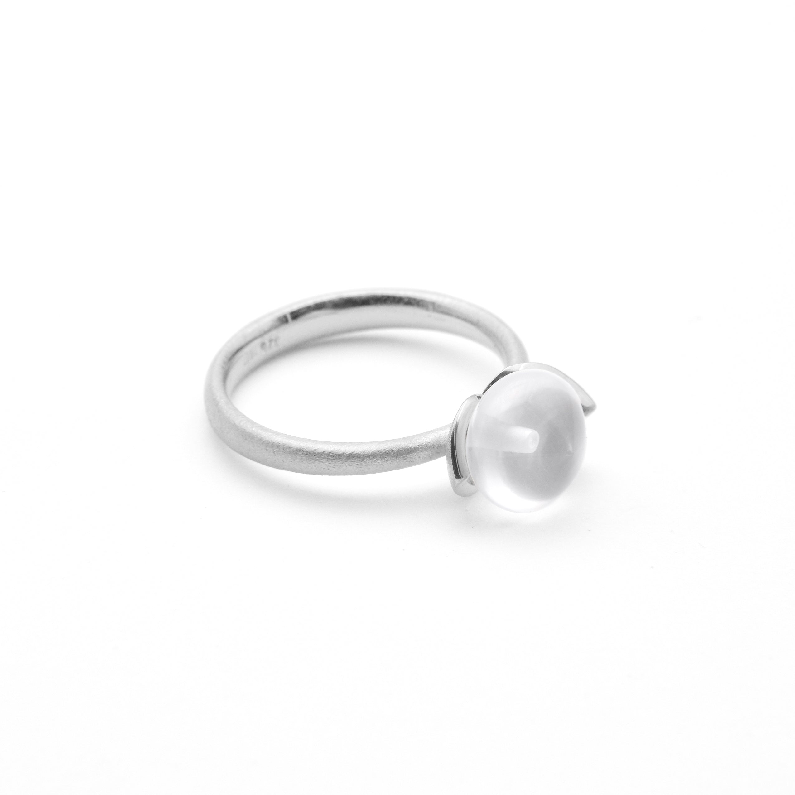 Dolce ring "smal" with milky quartz 925/-