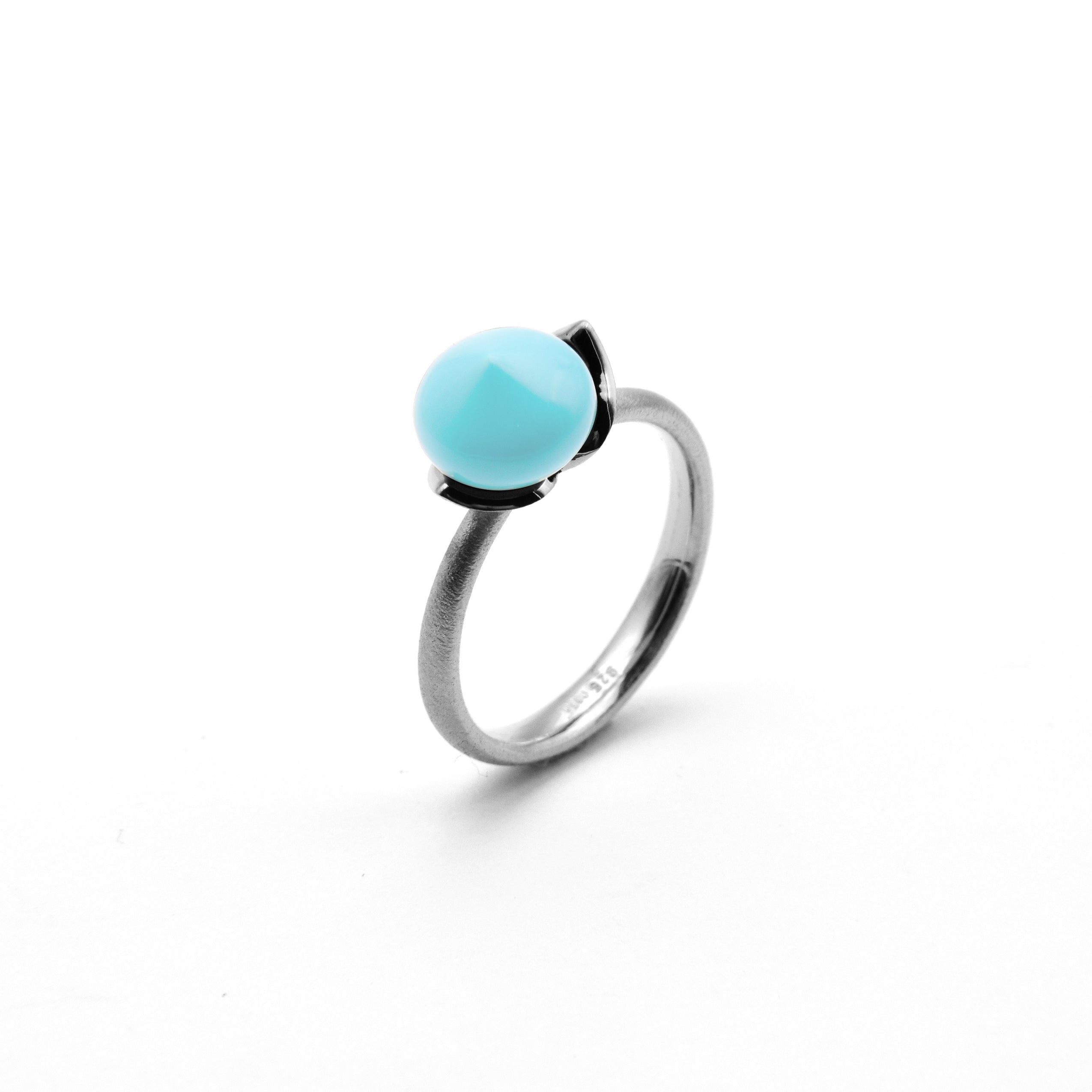 Dolce ring "smal" with chalcedony rec. 925/-