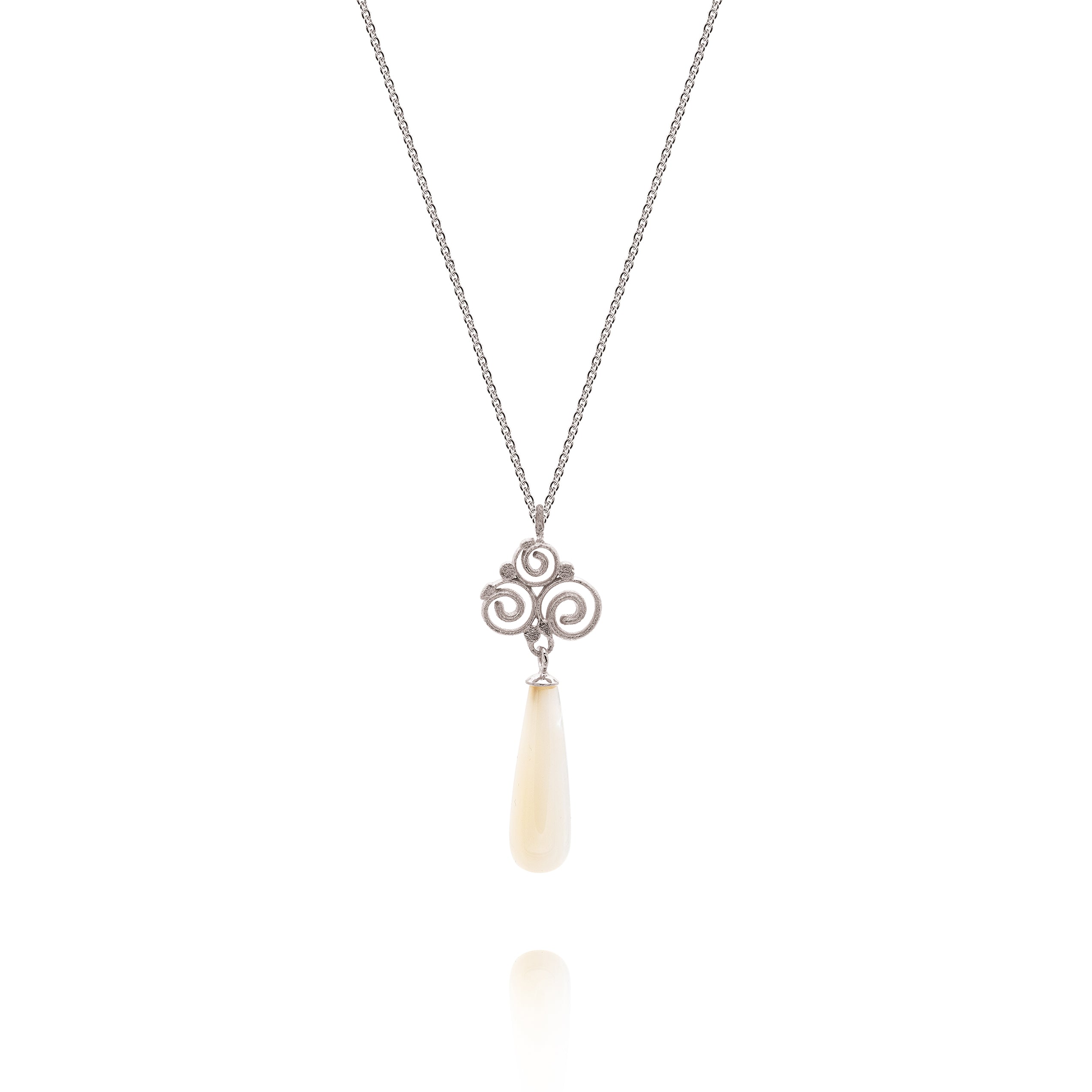 Grace pendant 925/- with mother-of-pearl teardrop