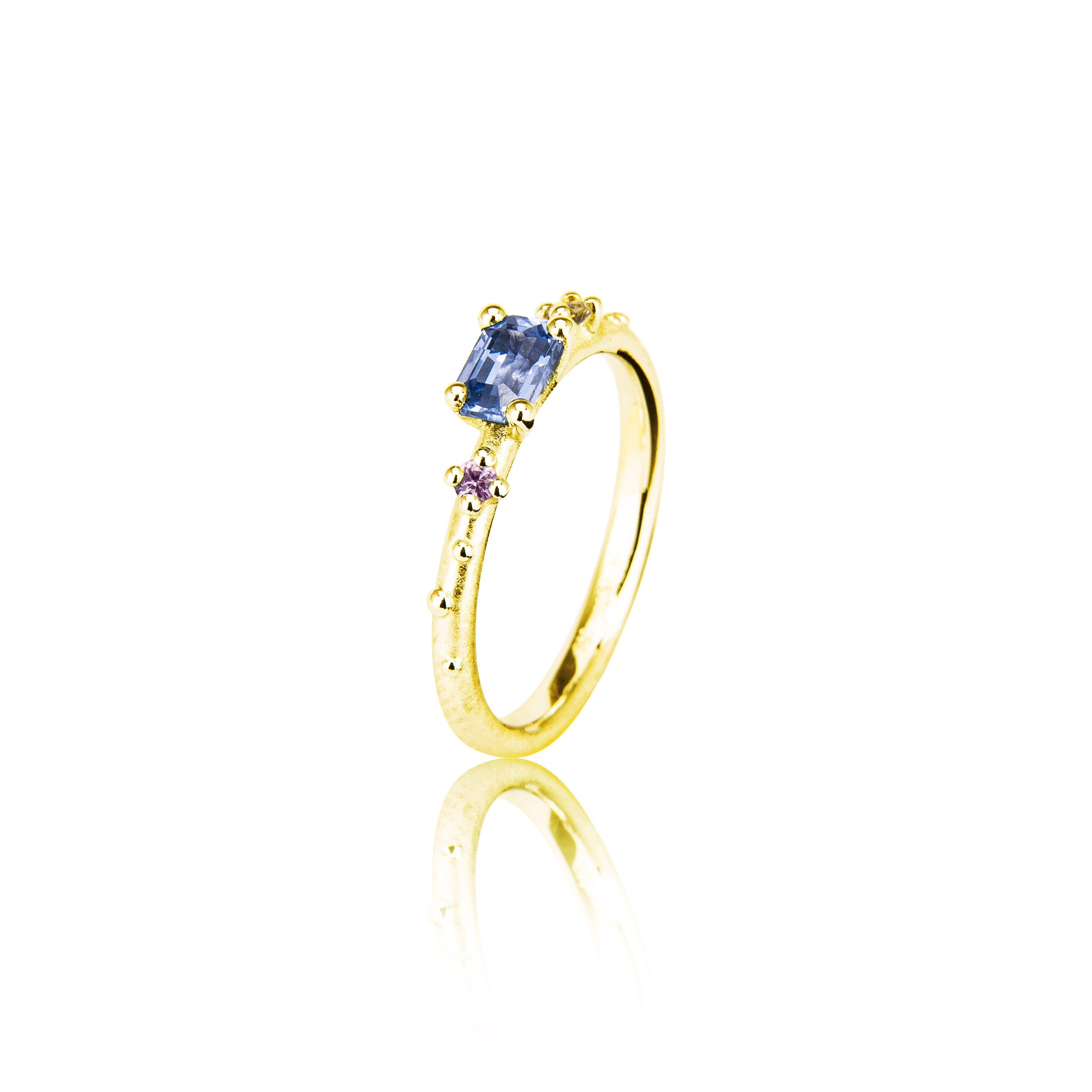 Shine ring "emerald blue" in gold with sapphires